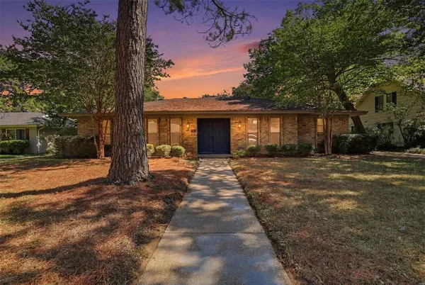 $425,000 | 2115 Meadowlake Court, Arlington, TX 76013