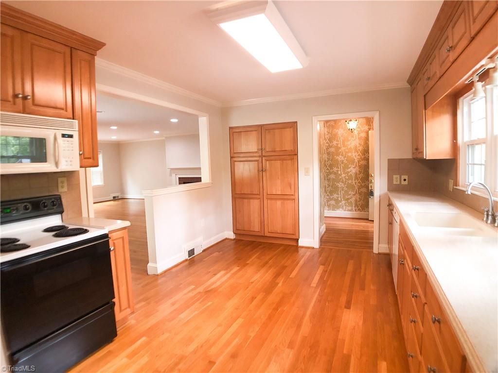 3041 Cambridge Road Winston-Salem, NC 27104 - Photo 4 of 23 Gallery Image 4