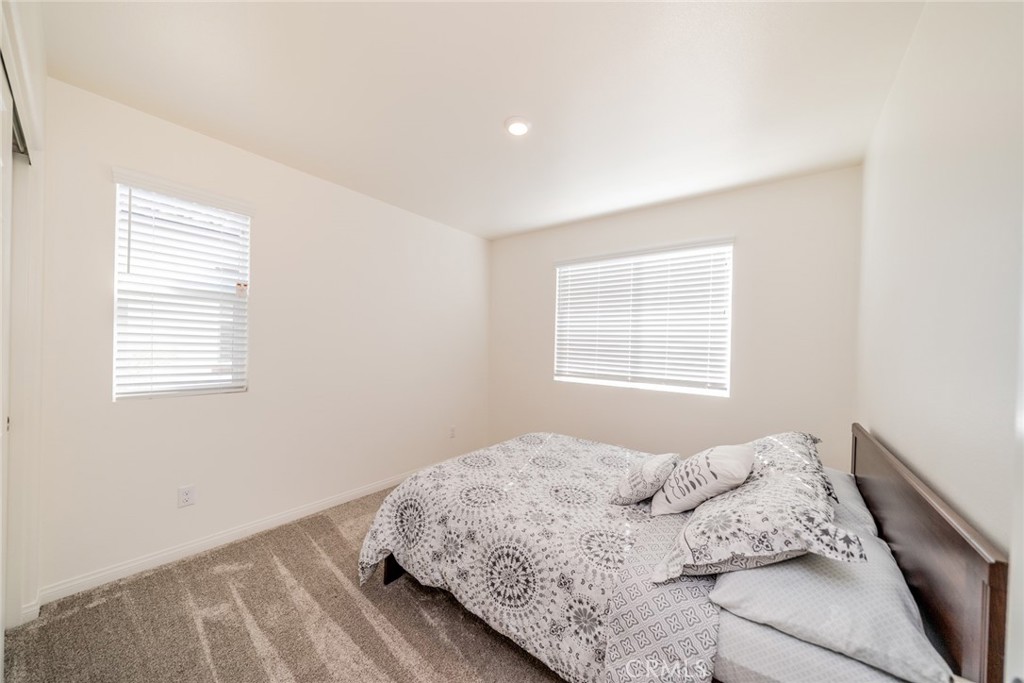 214 Bonita Lane Rialto, CA 92376 - Photo 23 of 48