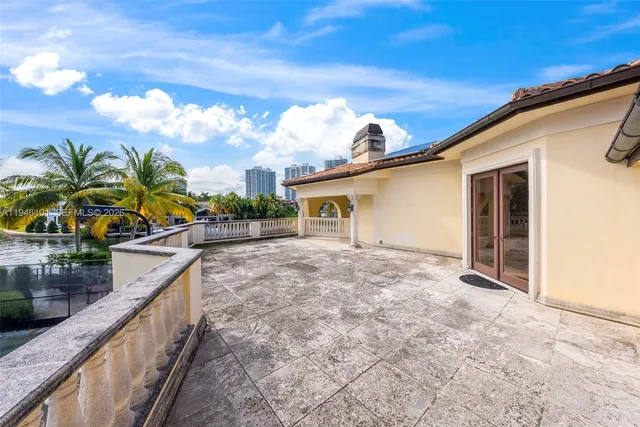 $21,900,000 | 680 Golden Beach Drive, Golden Beach, FL 33160