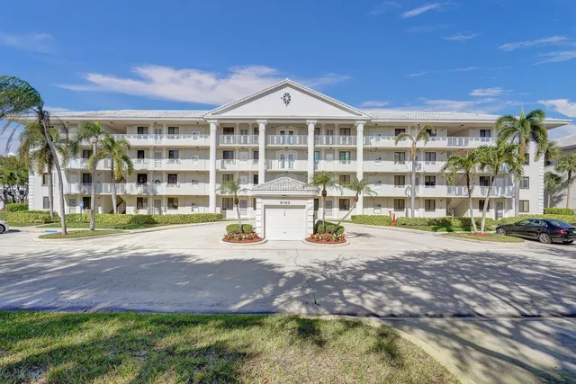 $299,000 | 6193 Balboa Circle, Unit 201, Boca Raton, FL 33433