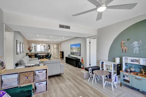 $299,000 | 6193 Balboa Circle, Unit 201, Boca Raton, FL 33433