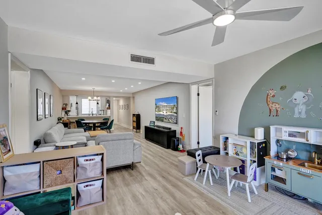 $299,000 | 6193 Balboa Circle, Unit 201, Boca Raton, FL 33433