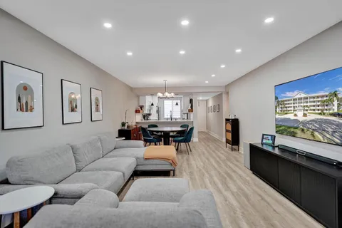 $299,000 | 6193 Balboa Circle, Unit 201, Boca Raton, FL 33433