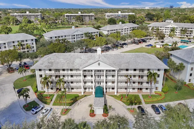 $299,000 | 6193 Balboa Circle, Unit 201, Boca Raton, FL 33433