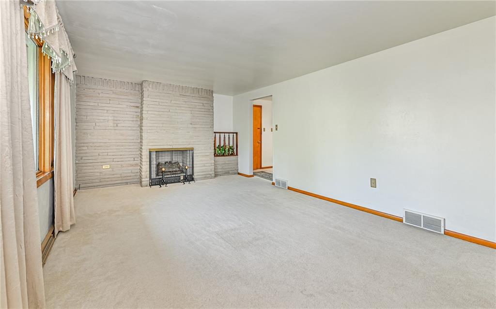 20 Gordon Street McKees Rocks, PA 15136 - Photo 5 of 25 an empty room with furniture and a fireplace