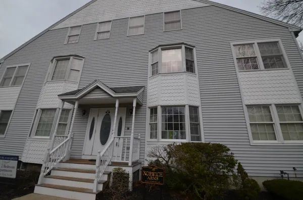 $2,900 | 99 West Wyoming Avenue, Unit 5, Melrose, MA 02176