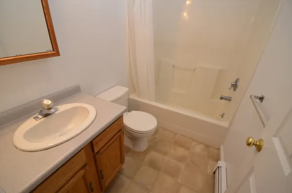 $2,900 | 99 West Wyoming Avenue, Unit 5, Melrose, MA 02176