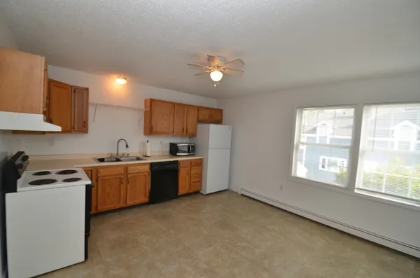 $2,900 | 99 West Wyoming Avenue, Unit 5, Melrose, MA 02176