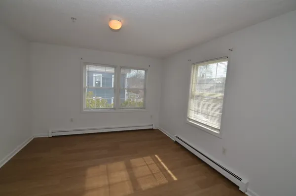 $2,900 | 99 West Wyoming Avenue, Unit 5, Melrose, MA 02176