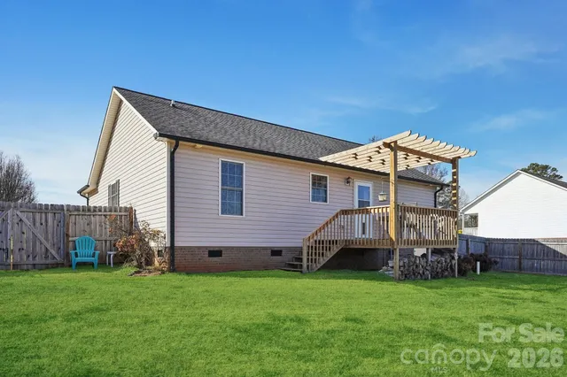 a view of a house with a backyard