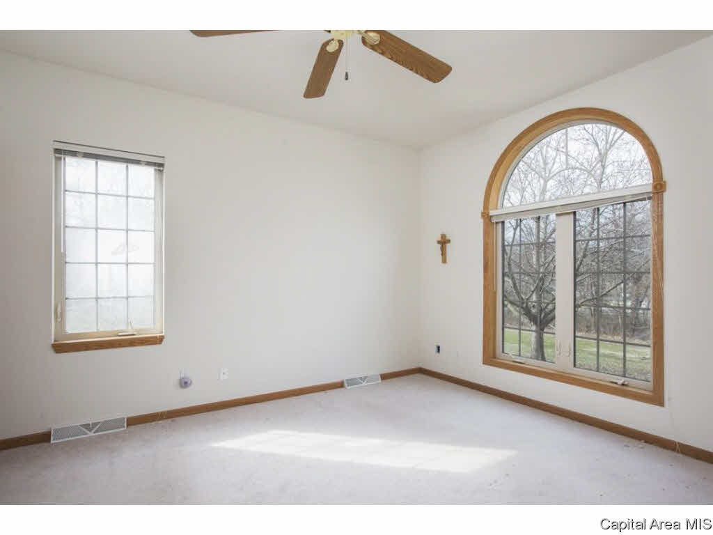 27640 240th Street Barry, IL 62312 - Photo 11 of 36 Gallery Image 11