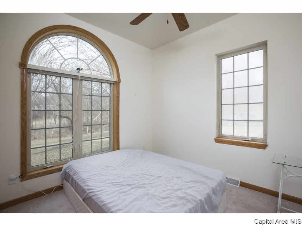 27640 240th Street Barry, IL 62312 - Photo 12 of 36 Gallery Image 12