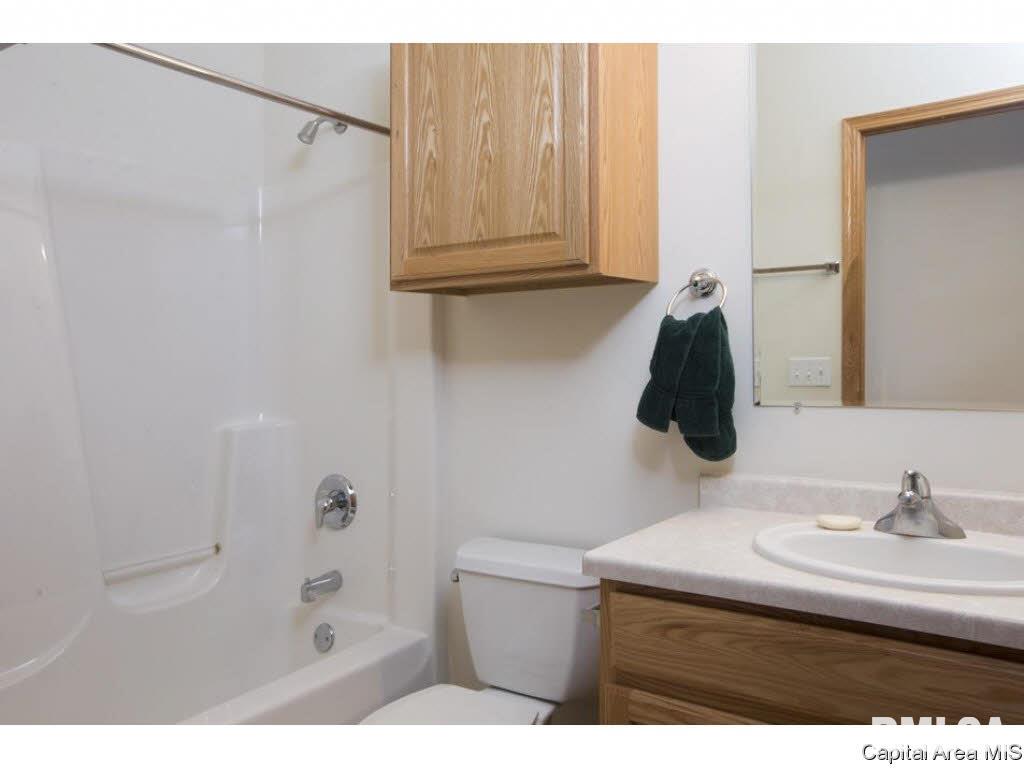 27640 240th Street Barry, IL 62312 - Photo 10 of 36 Gallery Image 10