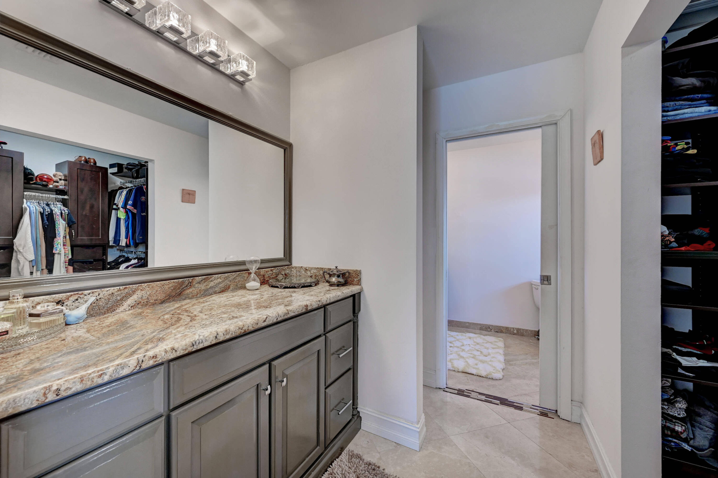 9682 Ohio Place Boca Raton, FL 33434 - Photo 18 of 37 Master Dressing Area