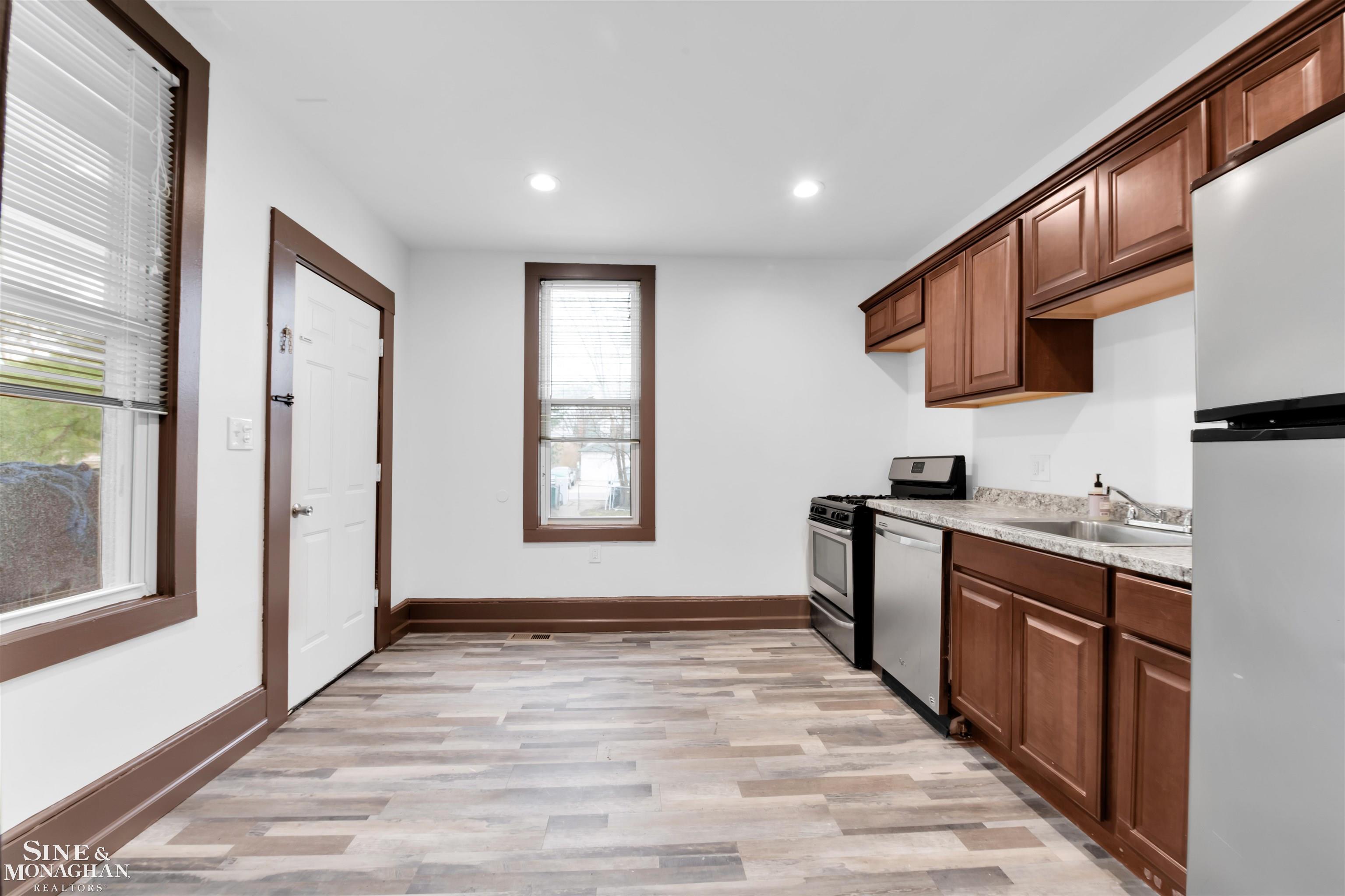 1083 Lakepointe Street, Unit 1 Grosse Pointe, MI 48230 - Photo 5 of 21
