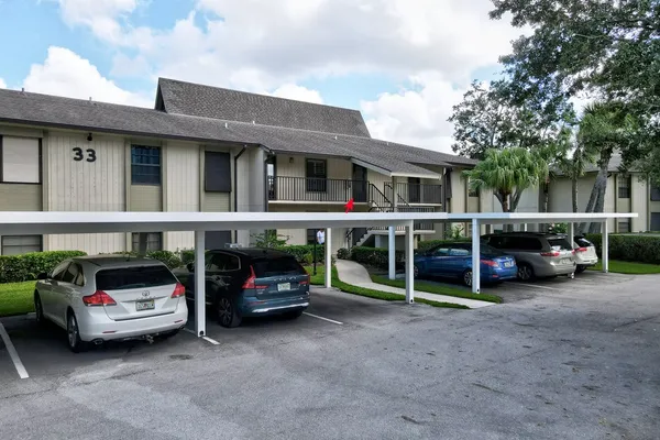 $262,500 | 33 Plantation Drive, Unit 205, Vero Beach, FL 32966