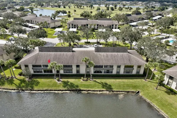 $262,500 | 33 Plantation Drive, Unit 205, Vero Beach, FL 32966