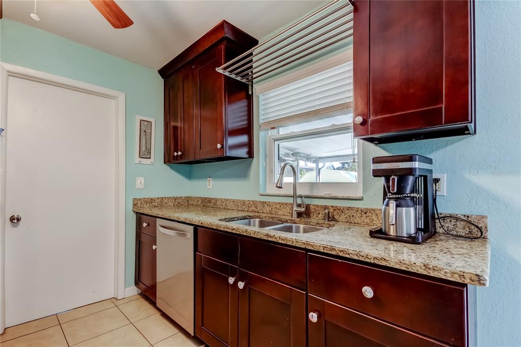 8531 81st Way Seminole, FL 33777 - Photo 14 of 27