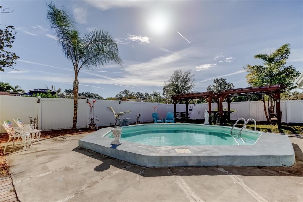 8531 81st Way Seminole, FL 33777 - Photo 2 of 27