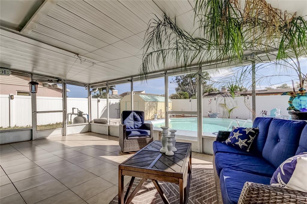 8531 81st Way Seminole, FL 33777 - Photo 5 of 27