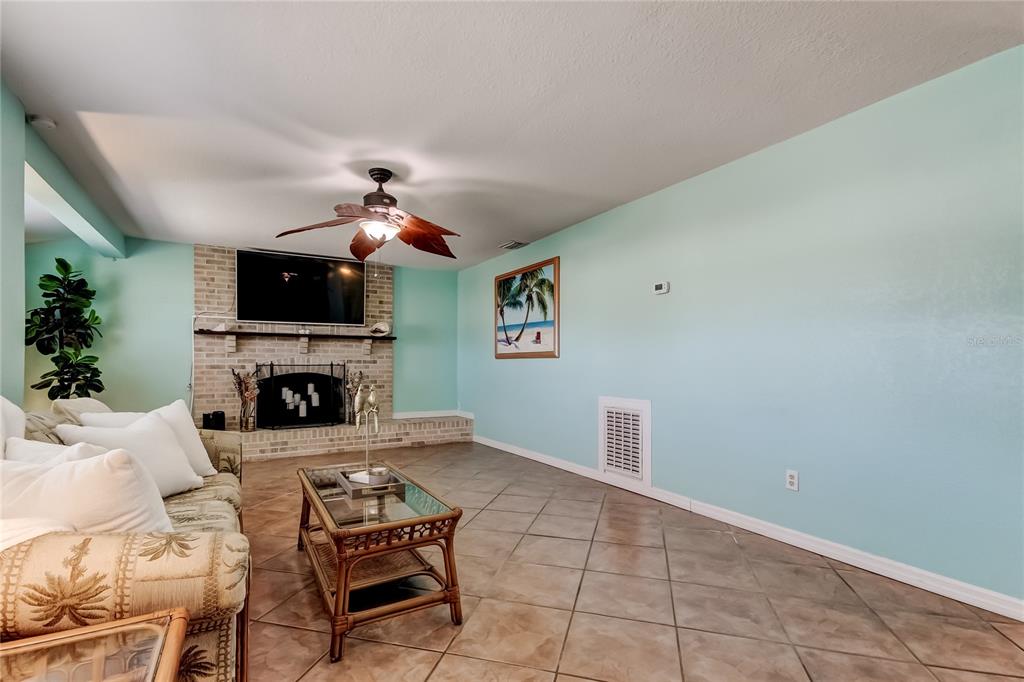 8531 81st Way Seminole, FL 33777 - Photo 7 of 27