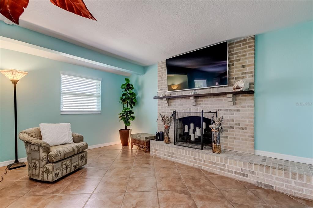 8531 81st Way Seminole, FL 33777 - Photo 8 of 27