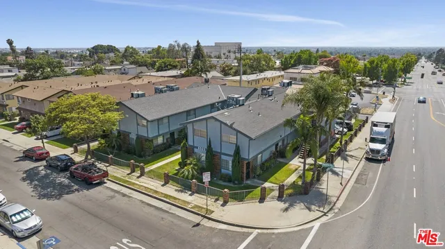 a picture of city view