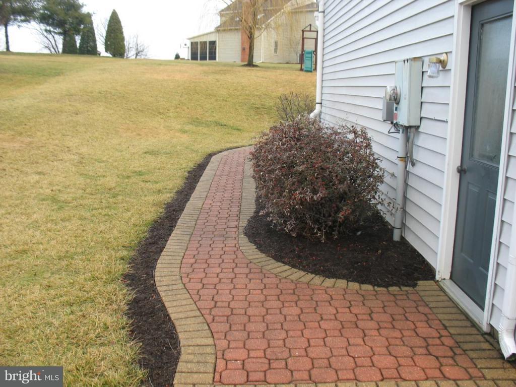 4 Round House Drive Lititz, PA 17543 - Photo 3 of 11