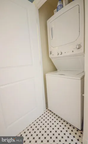 a close up view of a washer and dryer