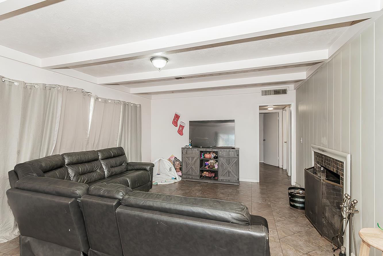 17209 East Floral Avenue Reedley, CA 93654 - Photo 3 of 48