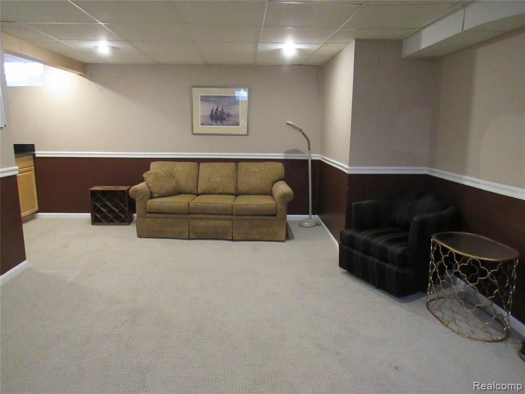 1635 Fairholme Road Grosse Pointe Woods, MI 48236 - Photo 36 of 42
