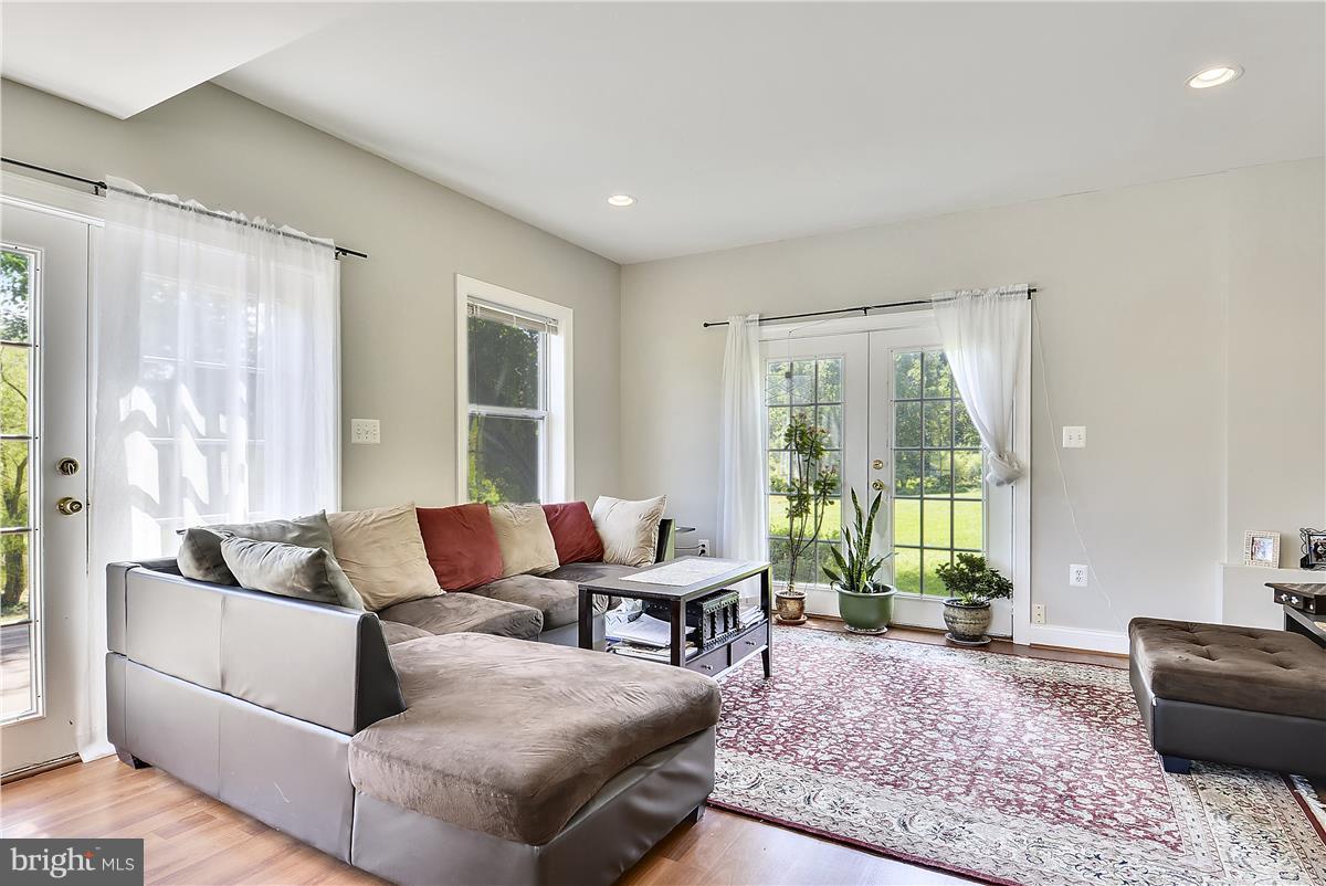 13654 Wilt Store Road Leesburg, VA 20176 - Photo 12 of 30 Living Room