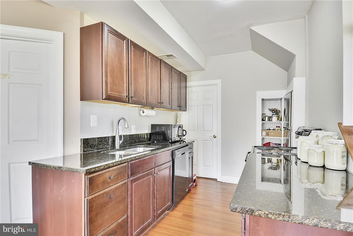 13654 Wilt Store Road Leesburg, VA 20176 - Photo 15 of 30 Kitchen