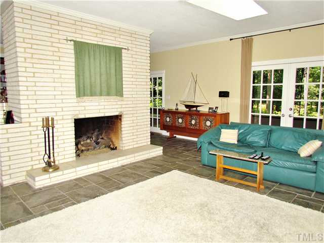 5013 Elaine Avenue Raleigh, NC 27616 - Photo 10 of 25 Living Room