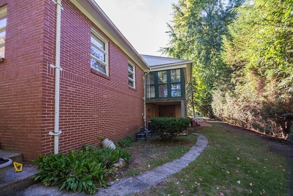 78 Chalmers Street Springfield, MA 01118 - Photo 4 of 26 Gallery Image 4