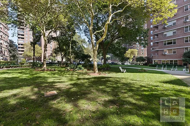 $585,000 | 575 Grand Street, Unit E1004 | Lower East Side