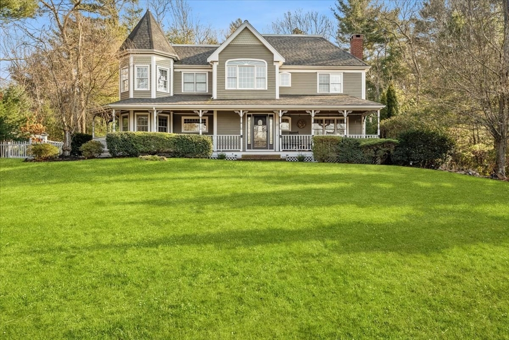 31 Round Hill Road Kingston, MA 02364 - Photo 1 of 42 a front view of a house with a garden