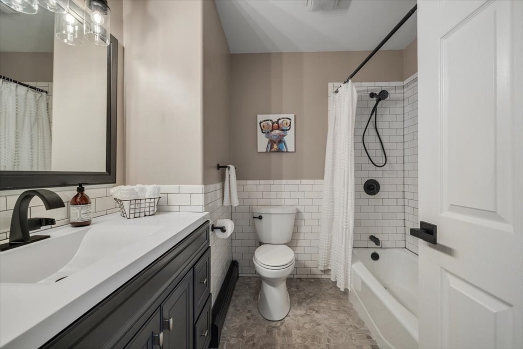 31 Round Hill Road Kingston, MA 02364 - Photo 32 of 42 a bathroom with a sink a toilet and a bathtub