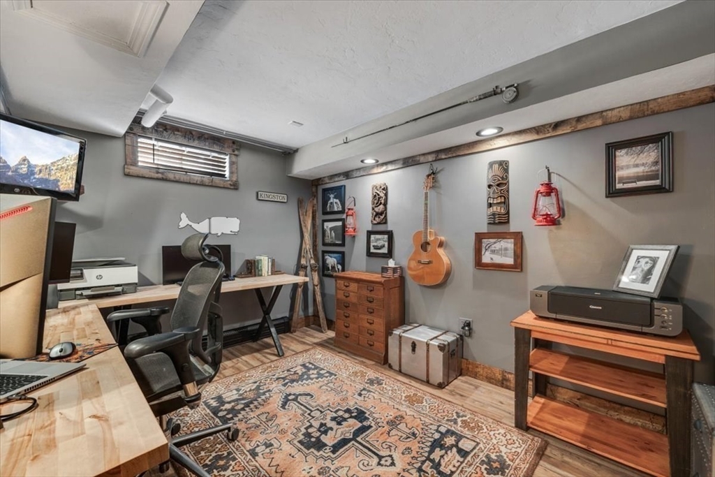 31 Round Hill Road Kingston, MA 02364 - Photo 35 of 42 a workspace with furniture