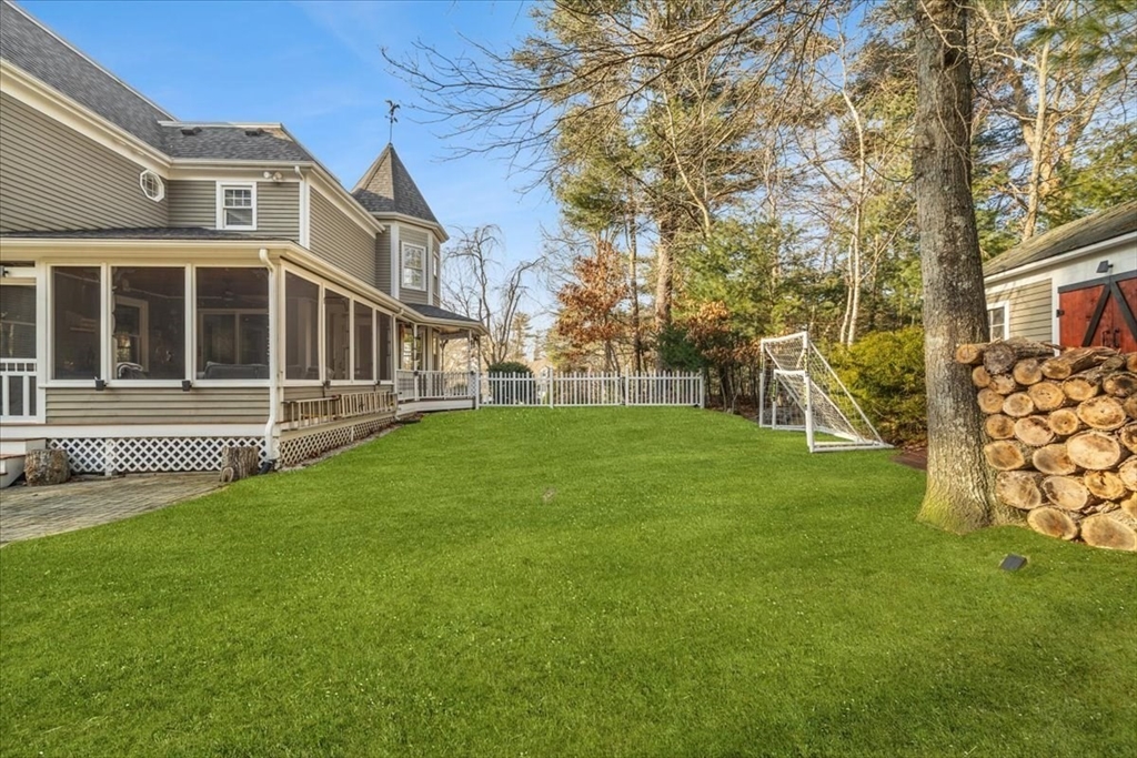 31 Round Hill Road Kingston, MA 02364 - Photo 40 of 42 front view of a house with a yard