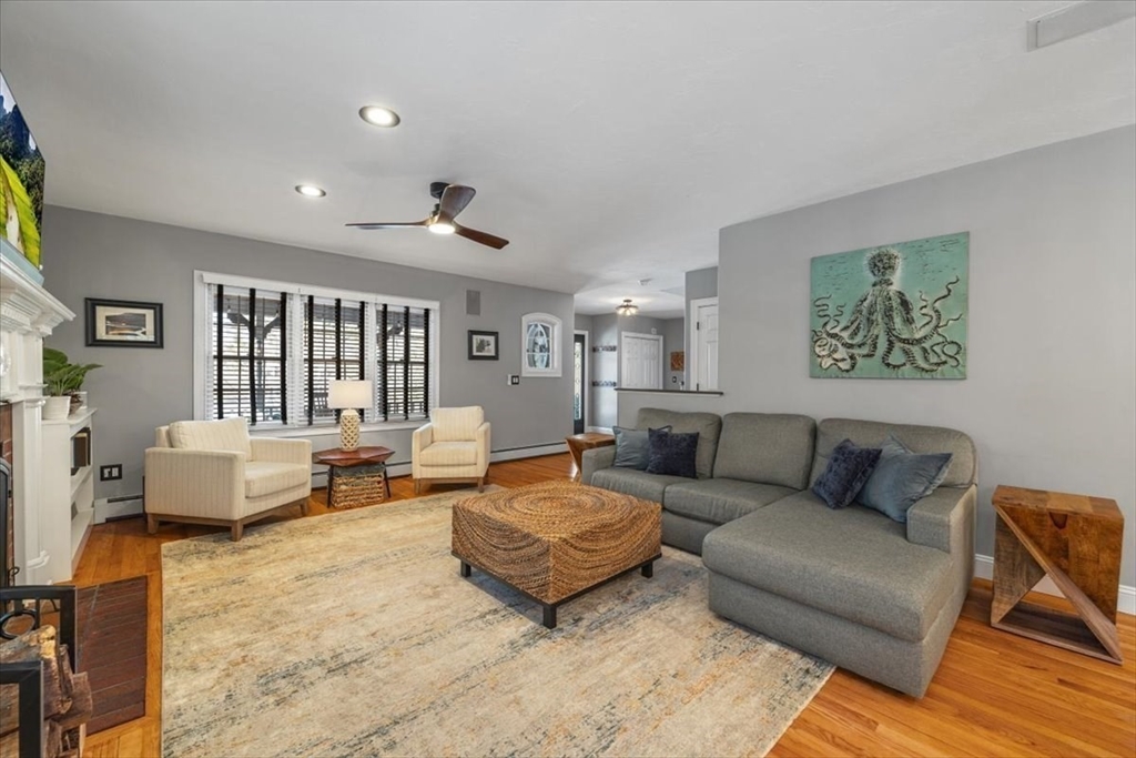 31 Round Hill Road Kingston, MA 02364 - Photo 8 of 42 a living room with furniture and a couch