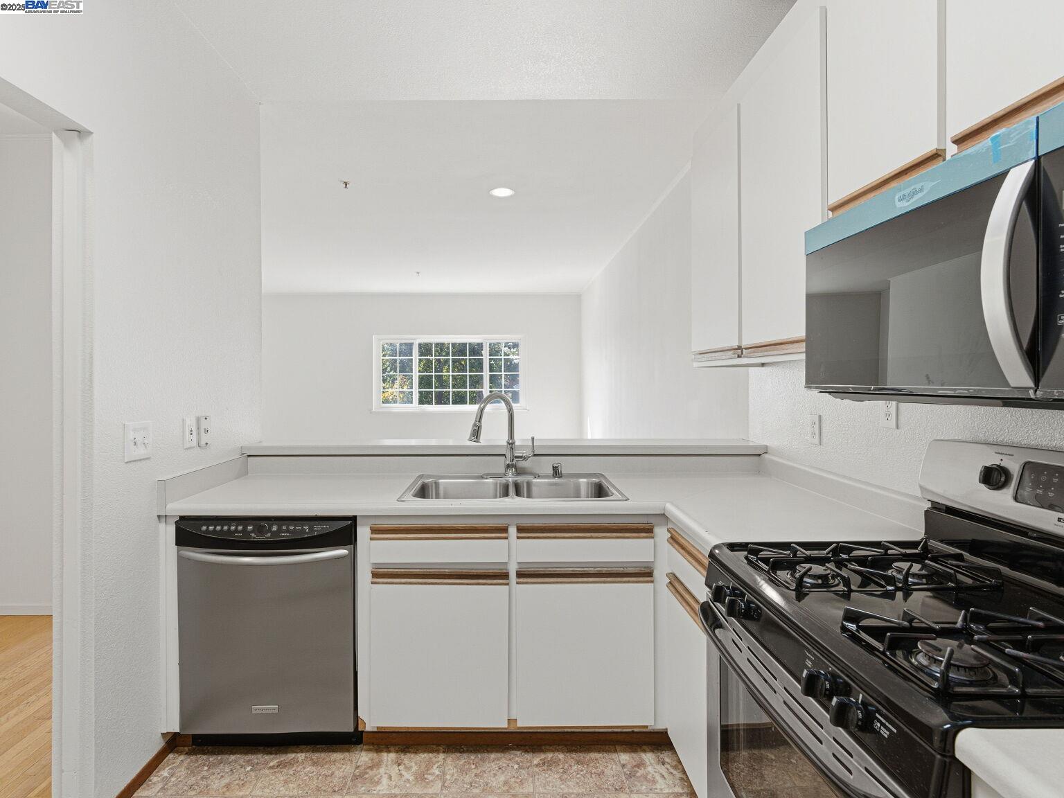 1708 Lexington Avenue, Unit 2 El Cerrito, CA 94530 - Photo 22 of 60 a kitchen with a stove and a microwave