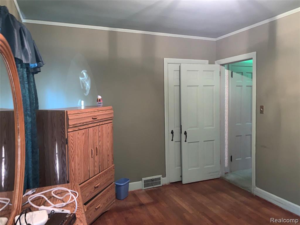 14627 Stahelin Road Detroit, MI 48223 - Photo 7 of 17