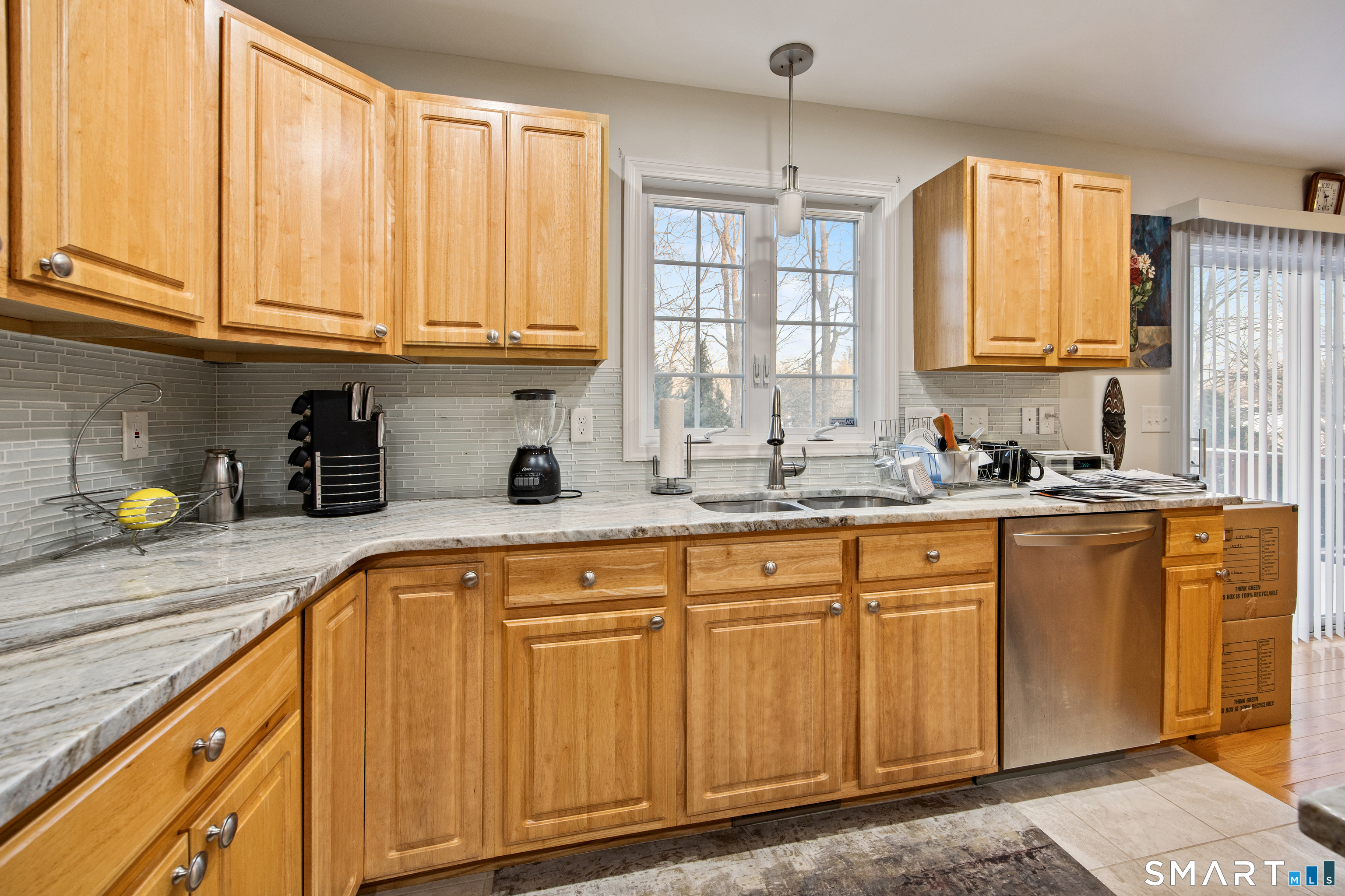 27 Amber Place Waterbury, CT 06705 - Photo 8 of 33