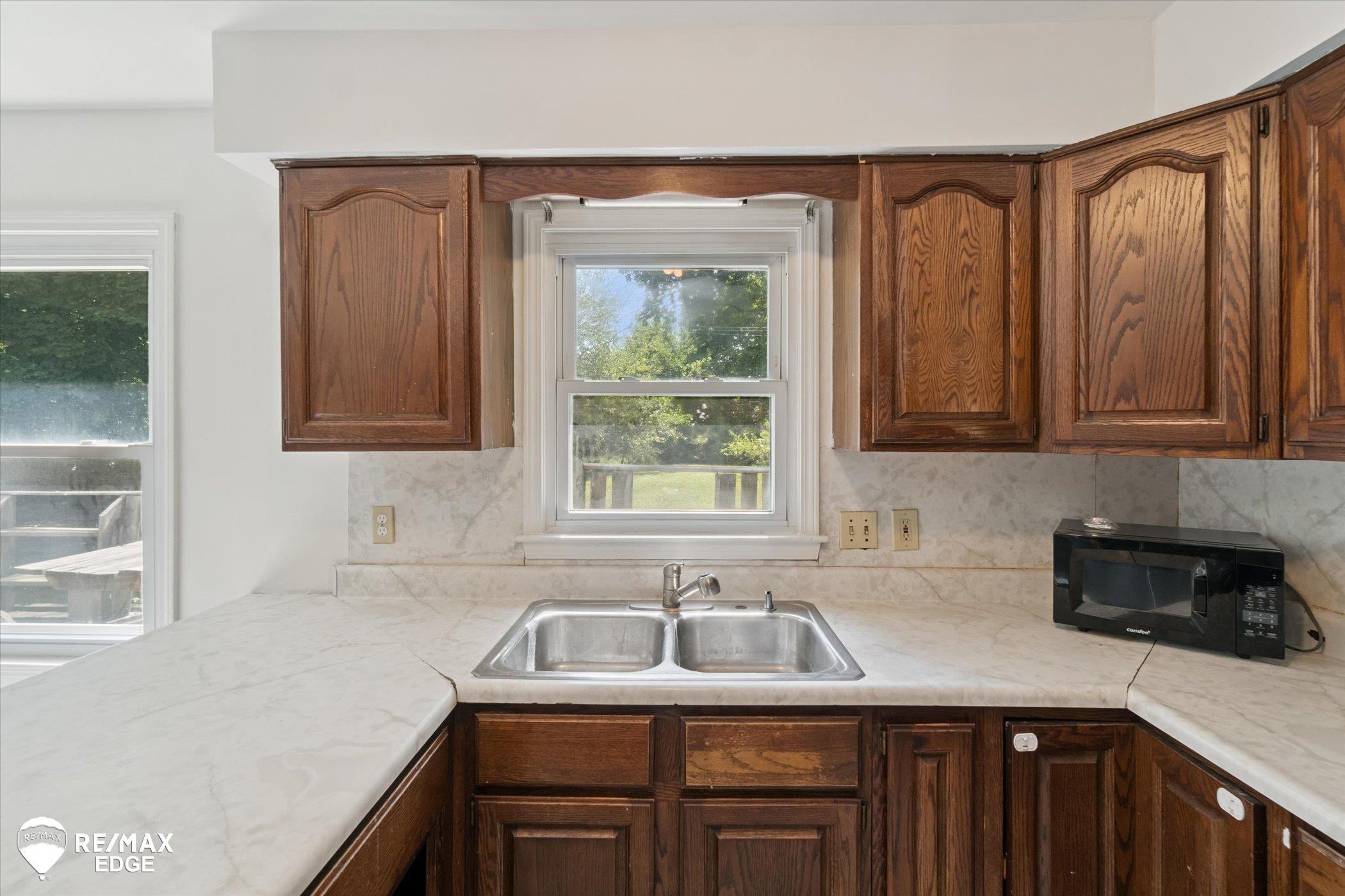 1825 Springfield Street Flint, MI 48503 - Photo 19 of 54 50185018-77ac6001-c878-4ee9-9766-8ba9c0e822bd.JPG