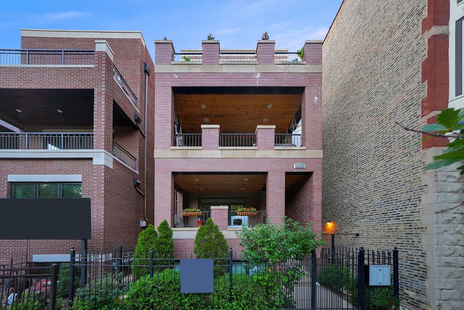 2852 North Racine Avenue, Unit 3 Chicago, IL 60657 - Photo 1 of 49 Gallery Image 1