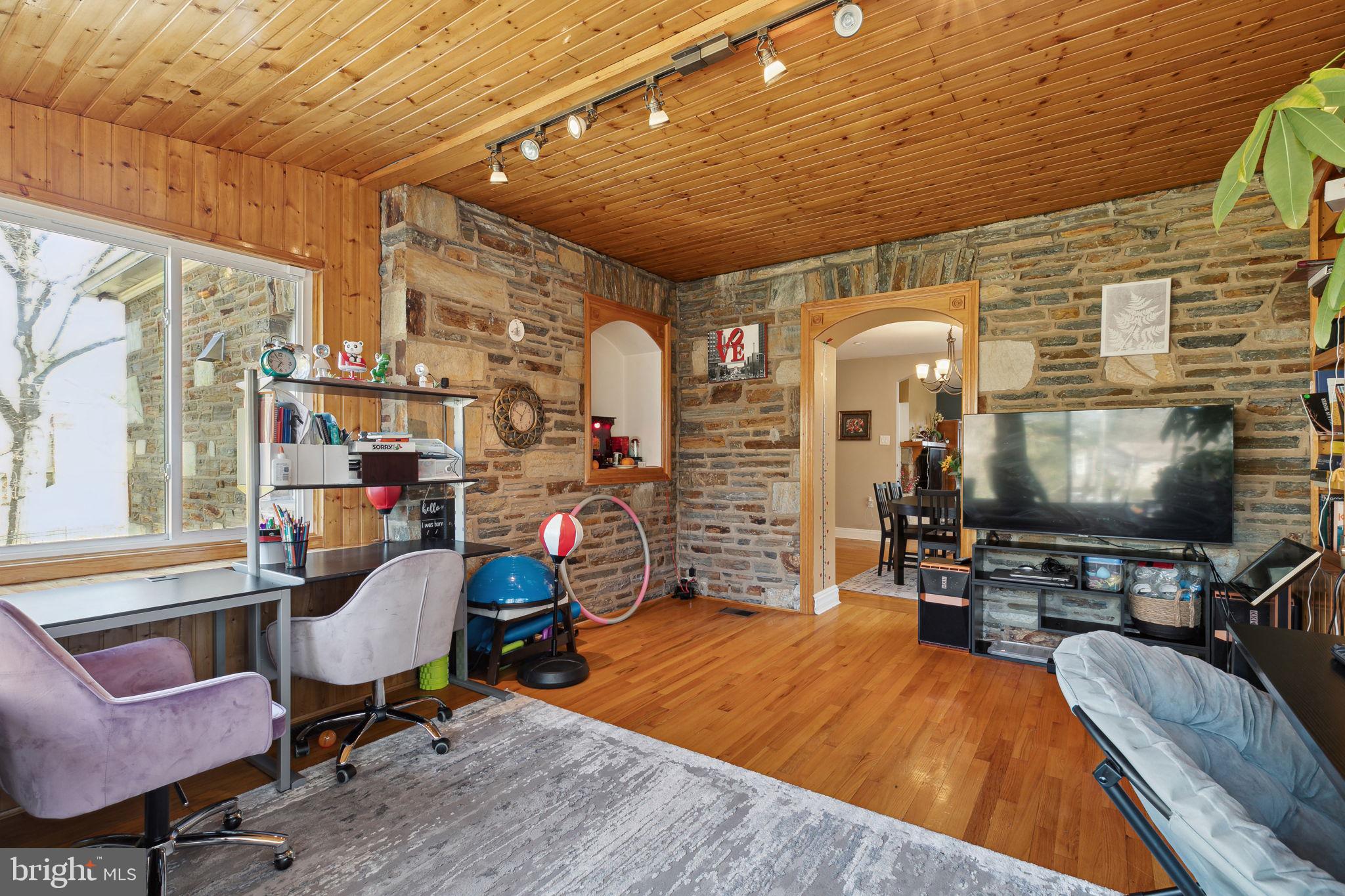 1058 Huntingdon Pike Huntingdon Valley, PA 19006 - Photo 31 of 46