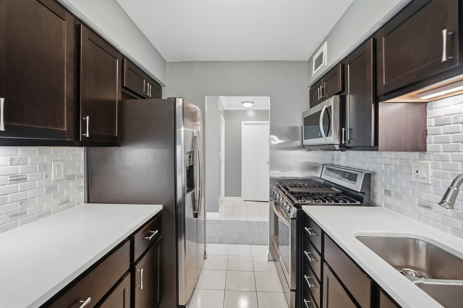 40 North Tower Road, Unit 7E Oak Brook, IL 60523 - Photo 9 of 15 Gallery Image 9