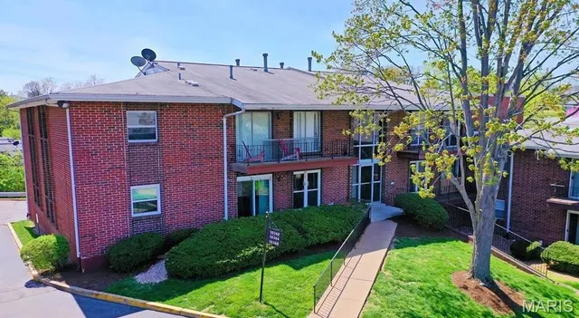 $104,900 | 10360 Forest Brook Lane, Unit G, St. Louis, MO 63146